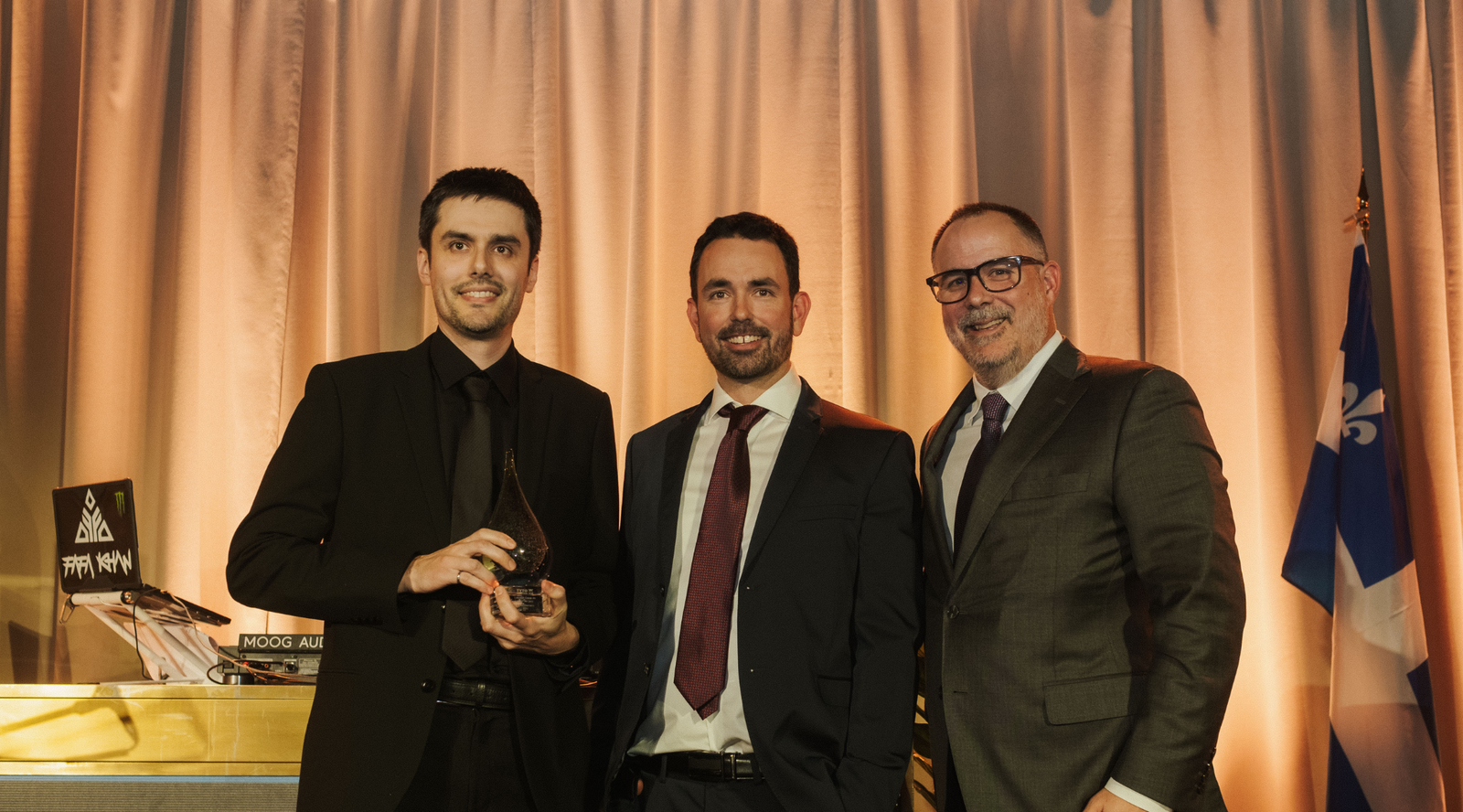 charles blouin dominic robillard acceptent le prix gilles demers